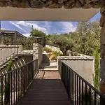 Atopetra Villa