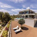 Atopetra Villa