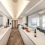 Atopetra Villa *