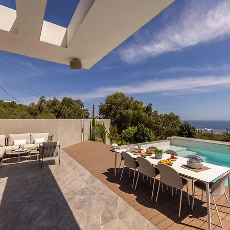 Atopetra Villa *