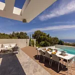 Atopetra Villa *